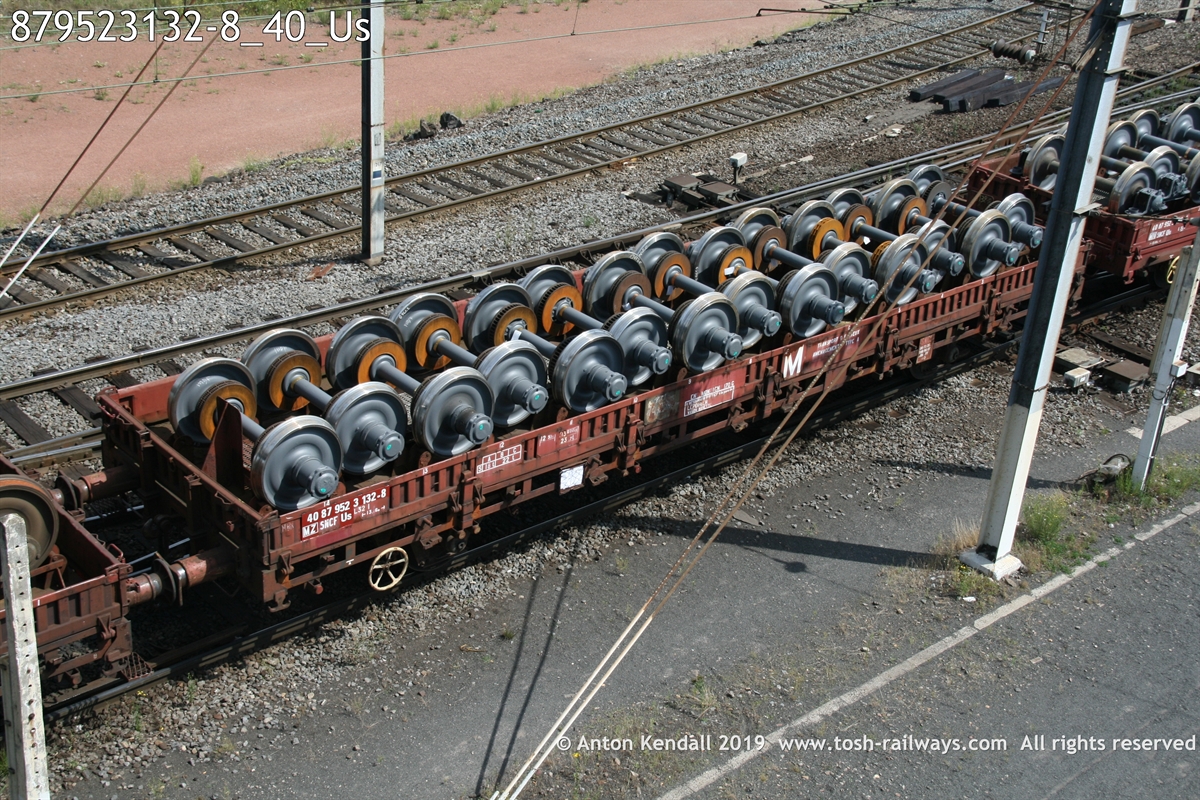 879523132-8_40_Us.JPG